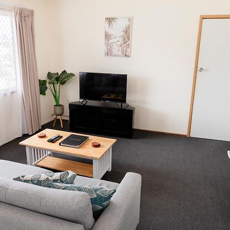 Palm View Holiday Apartments Bowen Extérieur photo
