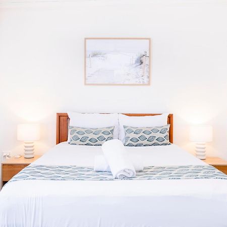 Palm View Holiday Apartments Bowen Extérieur photo