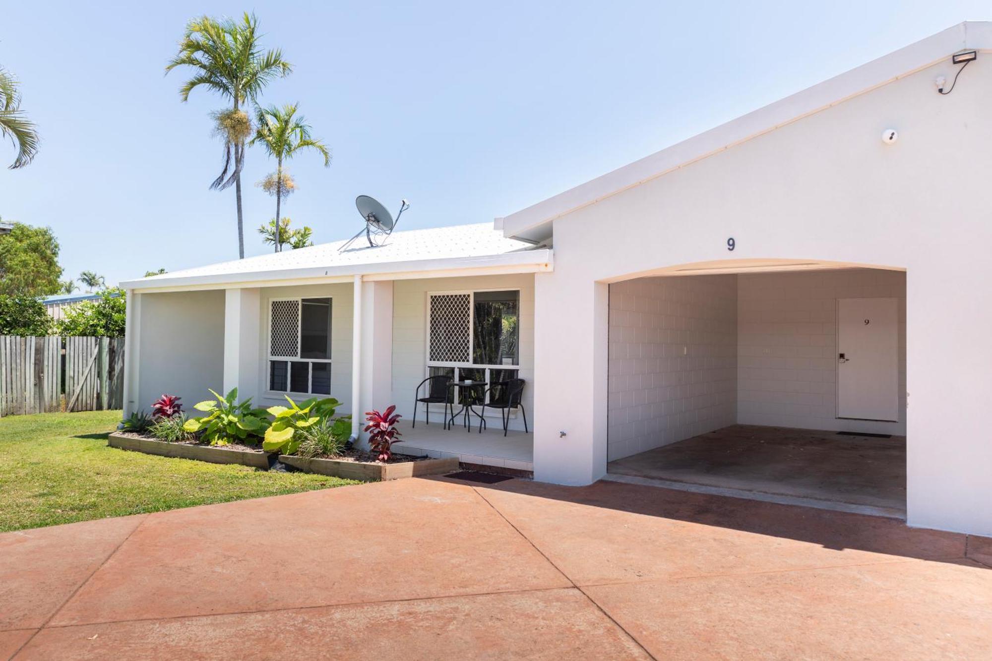 Palm View Holiday Apartments Bowen Extérieur photo