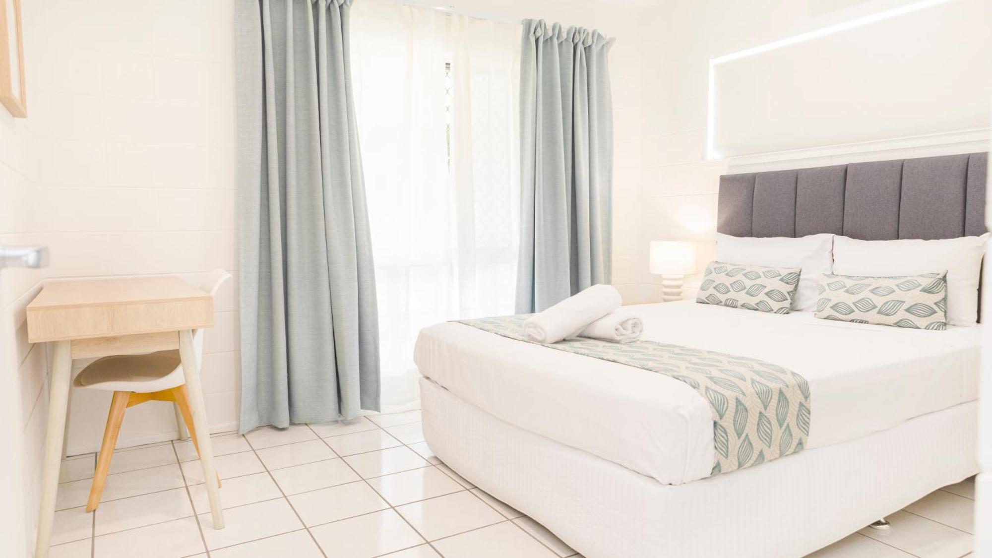 Palm View Holiday Apartments Bowen Extérieur photo