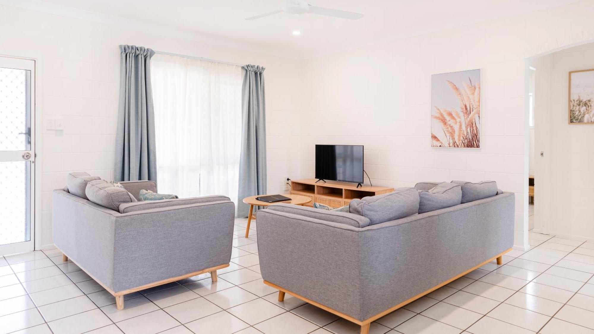 Palm View Holiday Apartments Bowen Extérieur photo