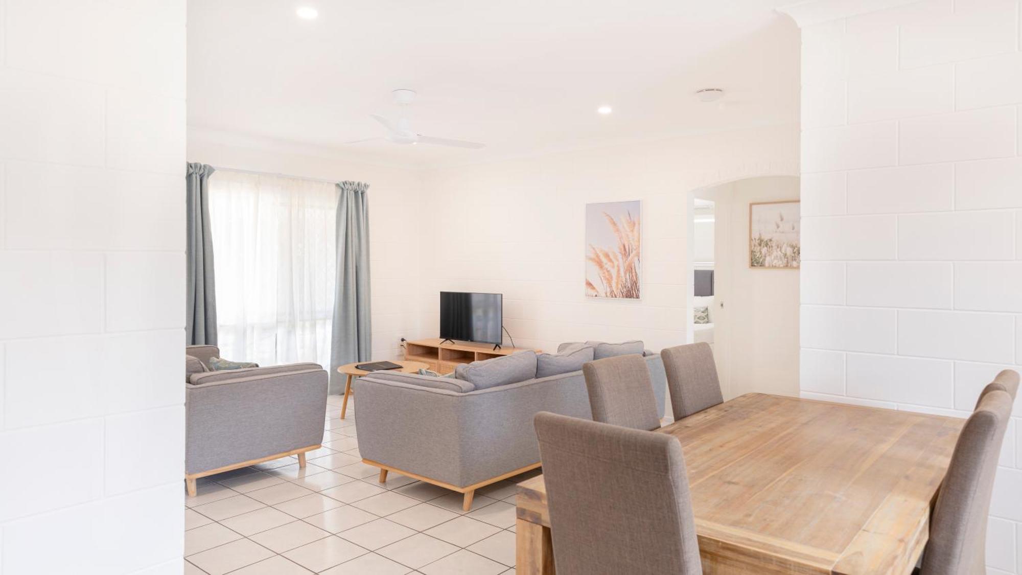 Palm View Holiday Apartments Bowen Extérieur photo