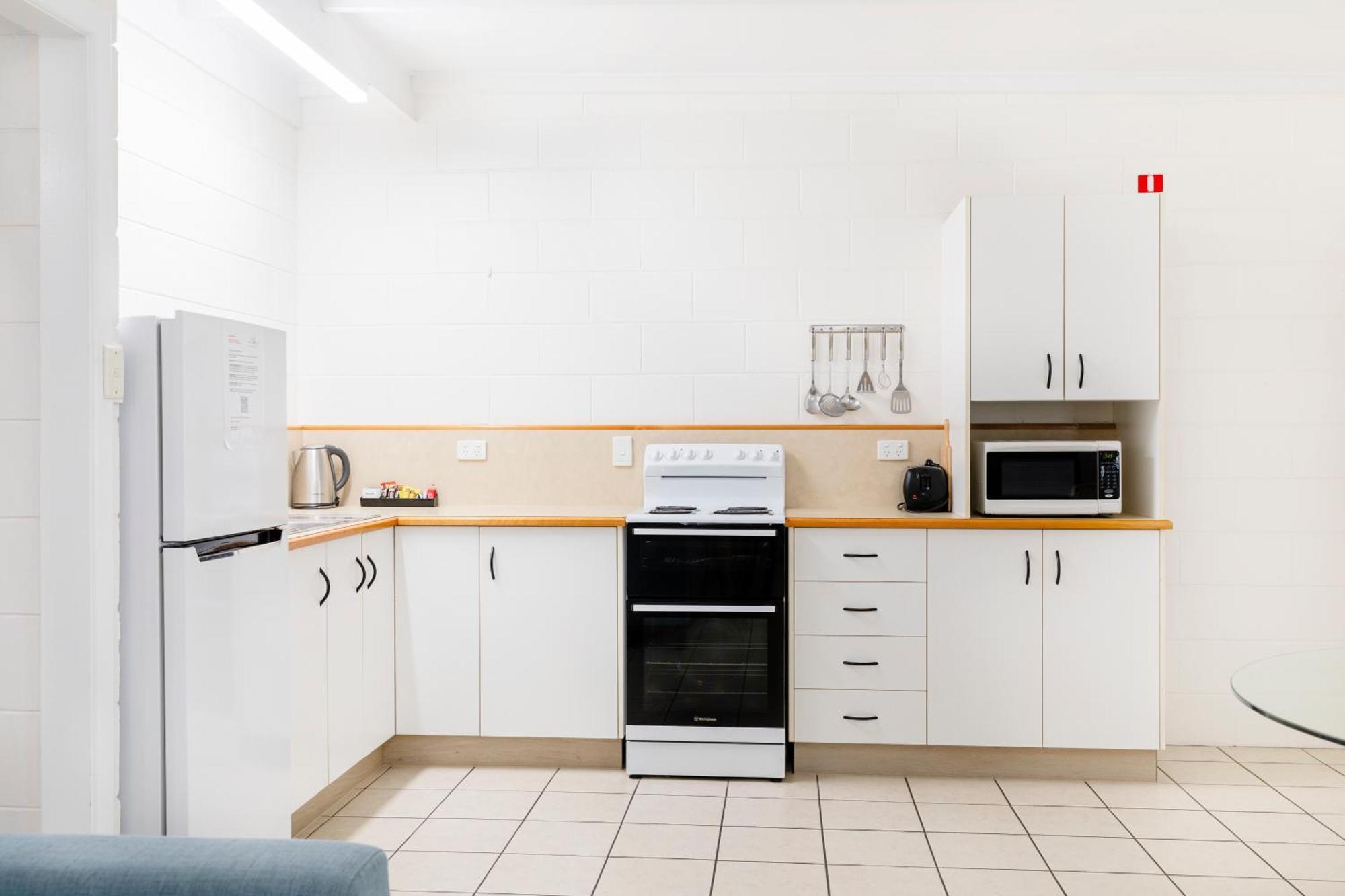 Palm View Holiday Apartments Bowen Extérieur photo