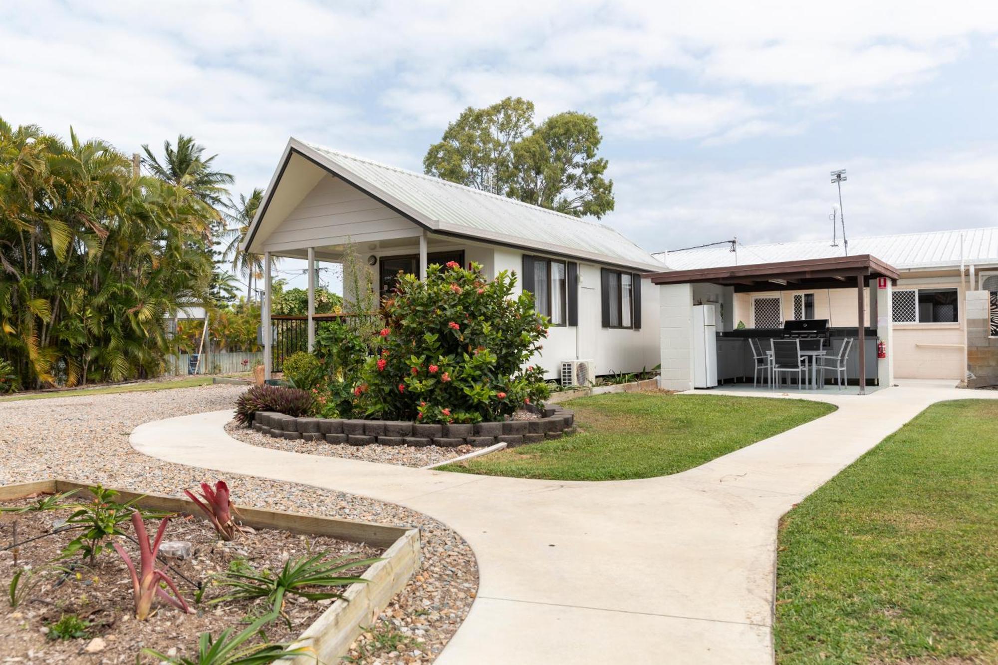 Palm View Holiday Apartments Bowen Extérieur photo