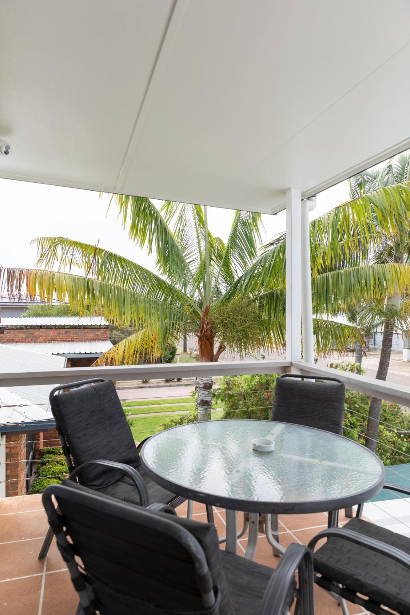 Palm View Holiday Apartments Bowen Extérieur photo