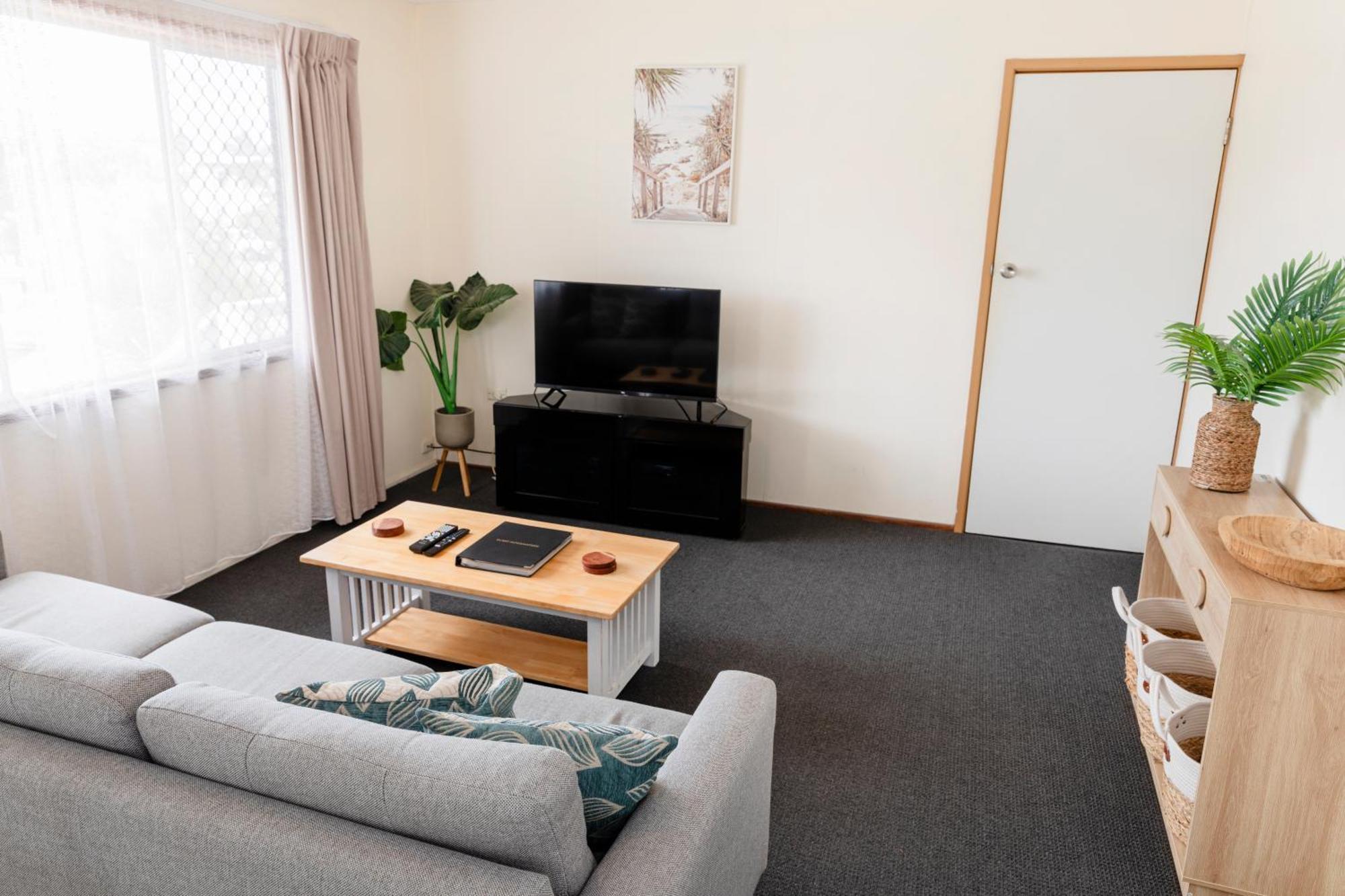 Palm View Holiday Apartments Bowen Extérieur photo