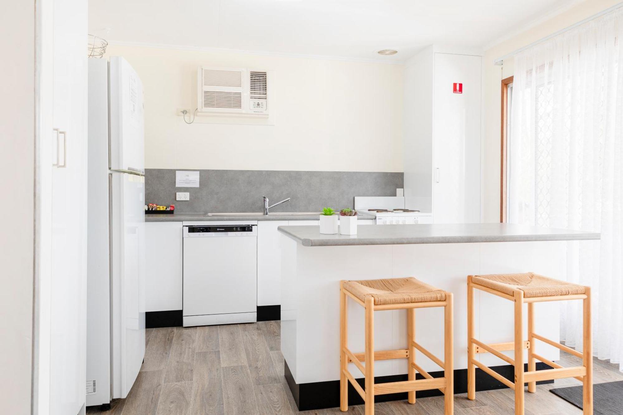 Palm View Holiday Apartments Bowen Extérieur photo