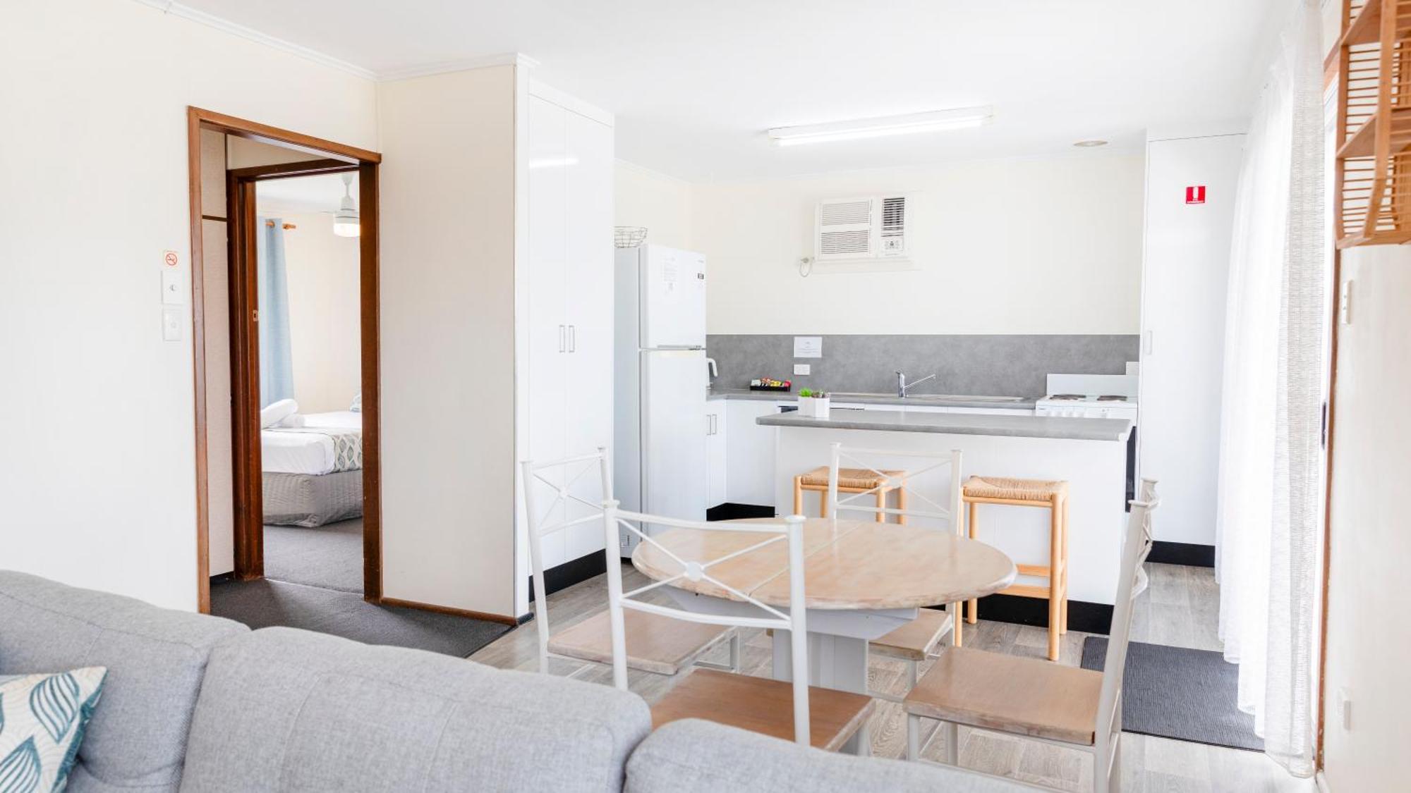 Palm View Holiday Apartments Bowen Extérieur photo