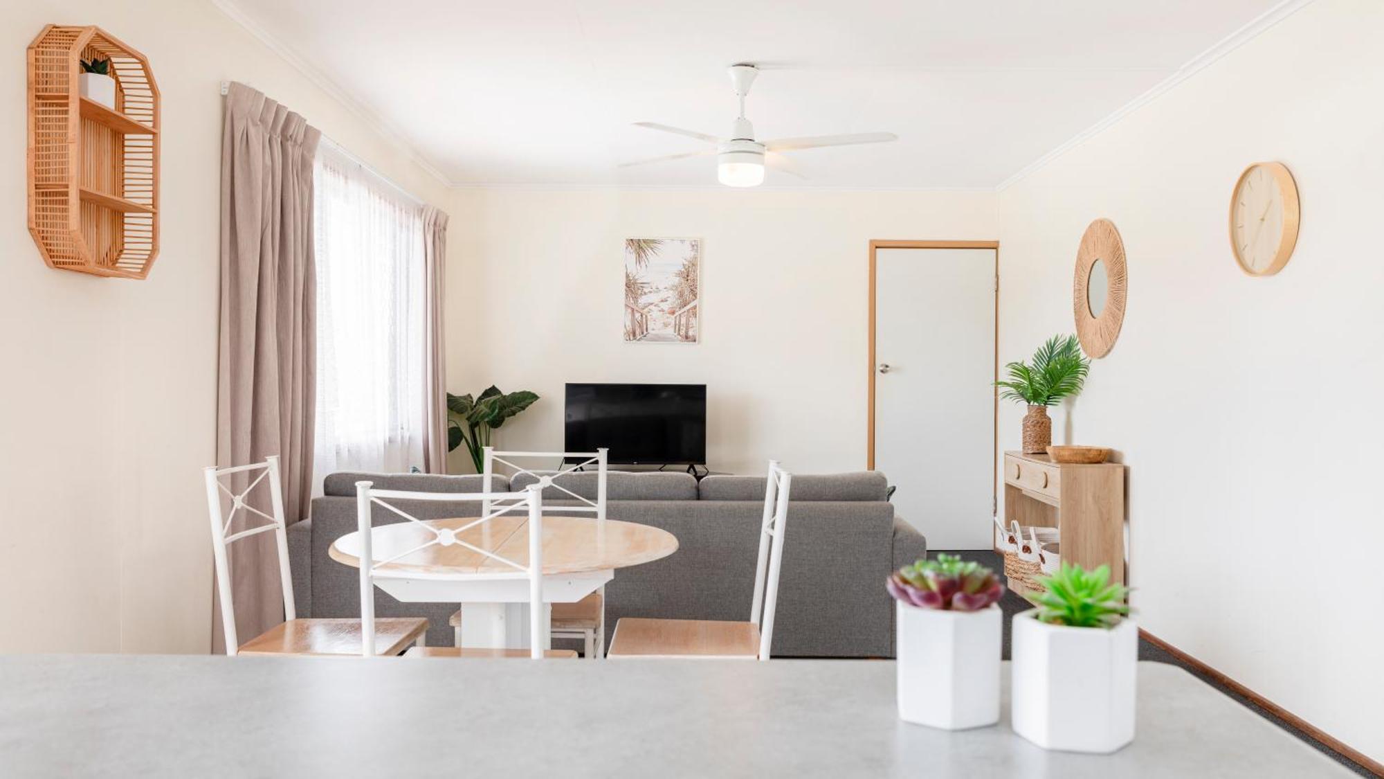 Palm View Holiday Apartments Bowen Extérieur photo