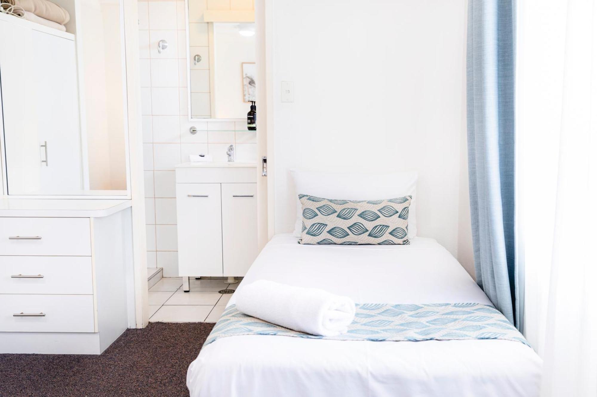 Palm View Holiday Apartments Bowen Extérieur photo