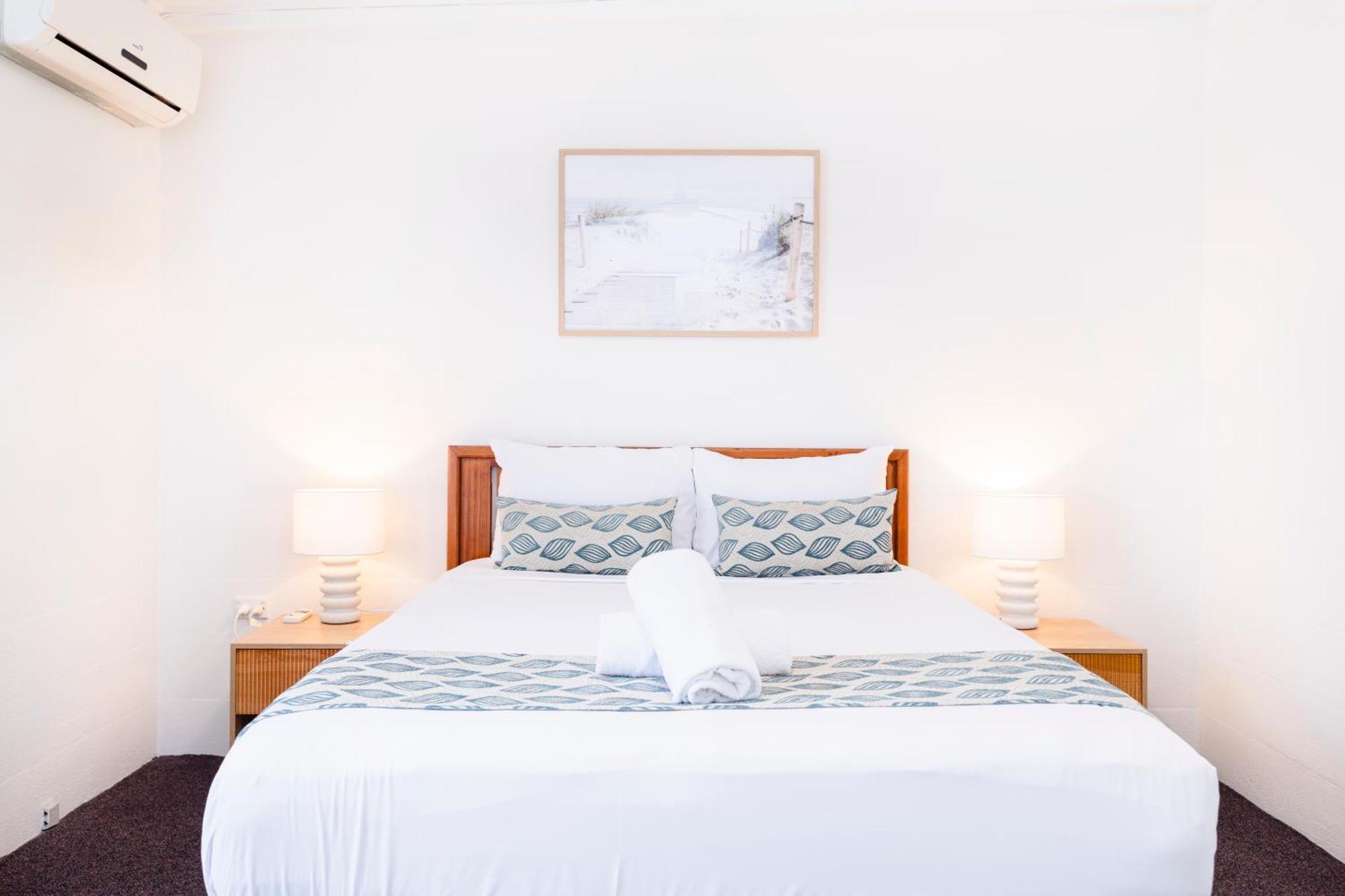 Palm View Holiday Apartments Bowen Extérieur photo