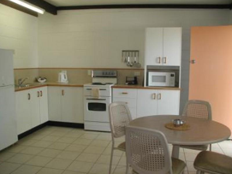 Palm View Holiday Apartments Bowen Extérieur photo